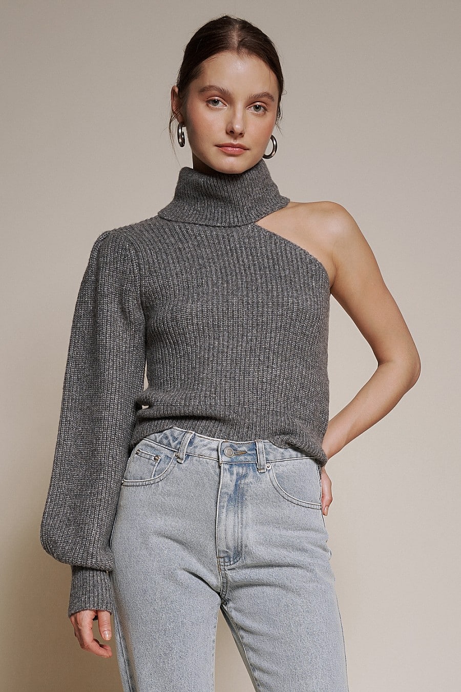ONE SHOULDER SWEATER – M13